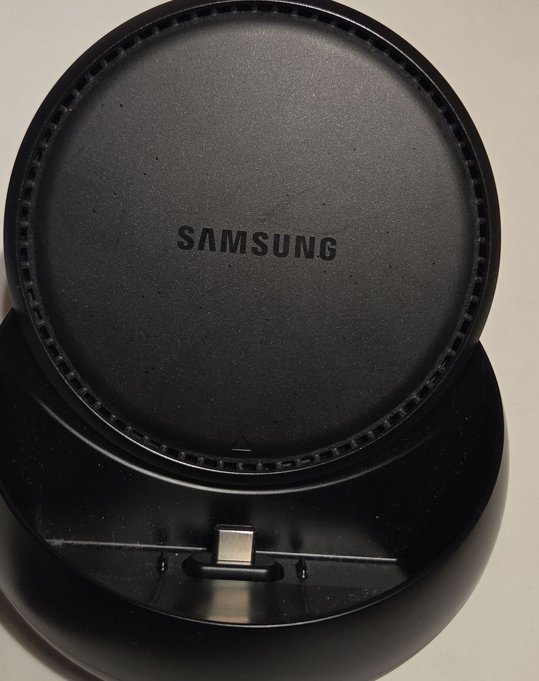 Samsung Docking station: Samsung  DEX Station – Usato da Mols venduto da pge_5vxh
