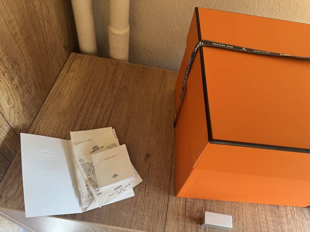 Hermès Sonstige Dekorationen & Accessoires: Originale Hermès Luxus-Box – Gebraucht aus Emmetten von kel_982x 3