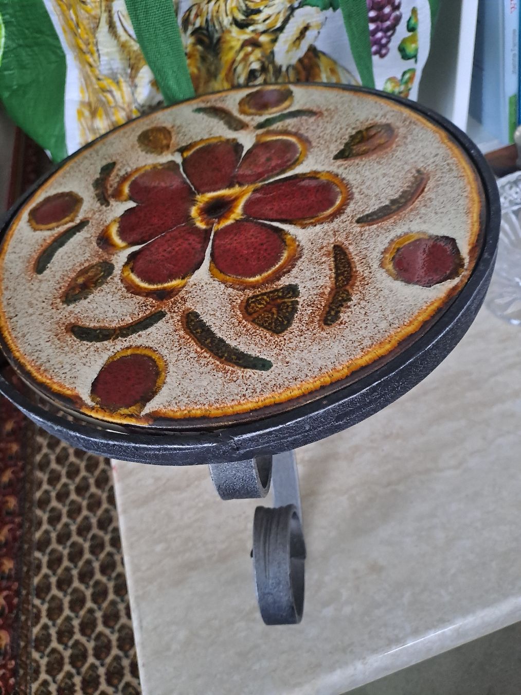 Tavoli: Beistelltisch mit Blumenmuster Metallgestell – Usato da Zürich venduto da Schoebi19 2