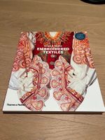 Buch „Embroidered Textiles“ von Sheila Paine