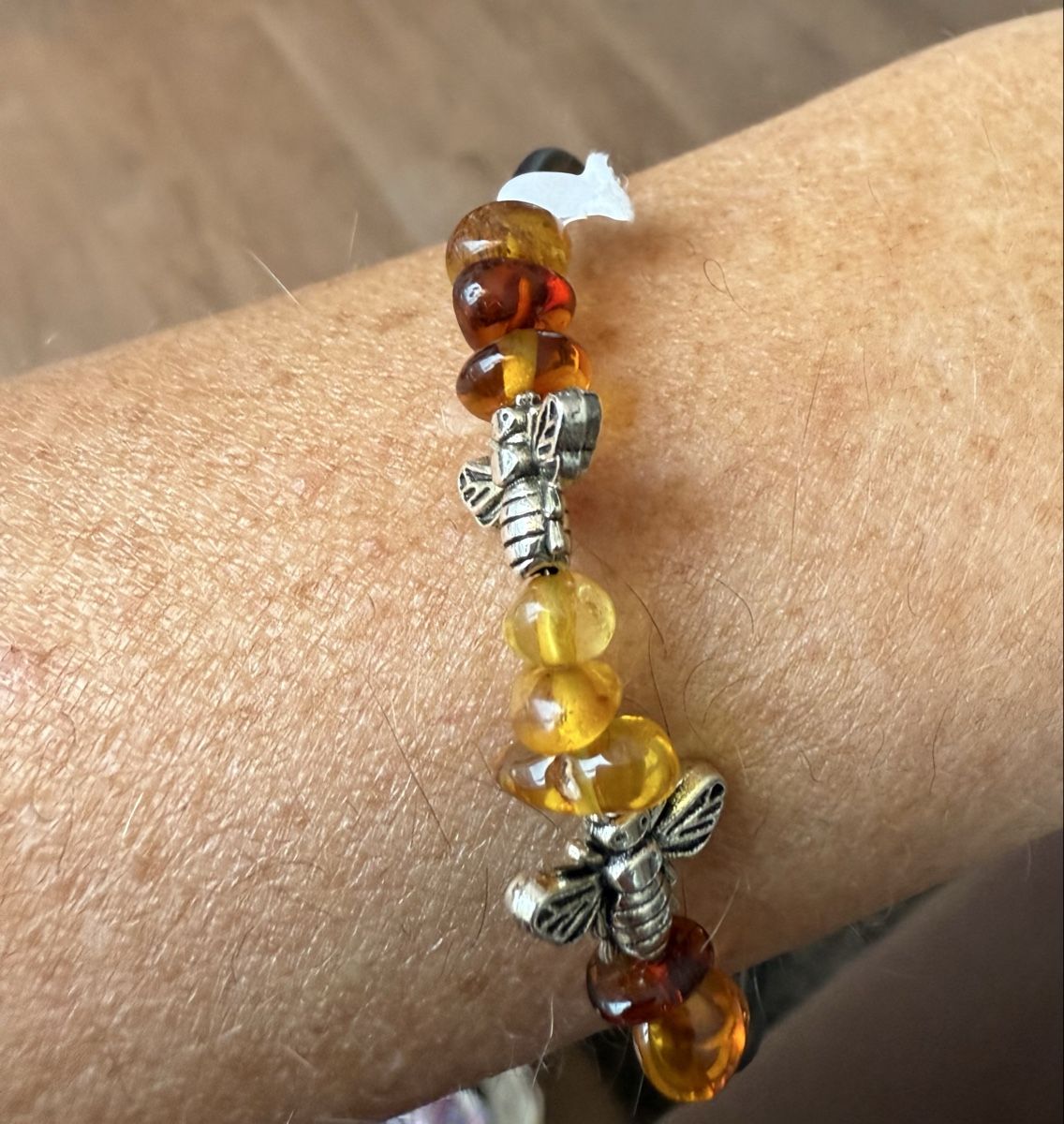 Bracelets: Armbändchen mit Bernsteinen und Bienen – Neuf avec emballage d'origine à Ebikon par elischka 1