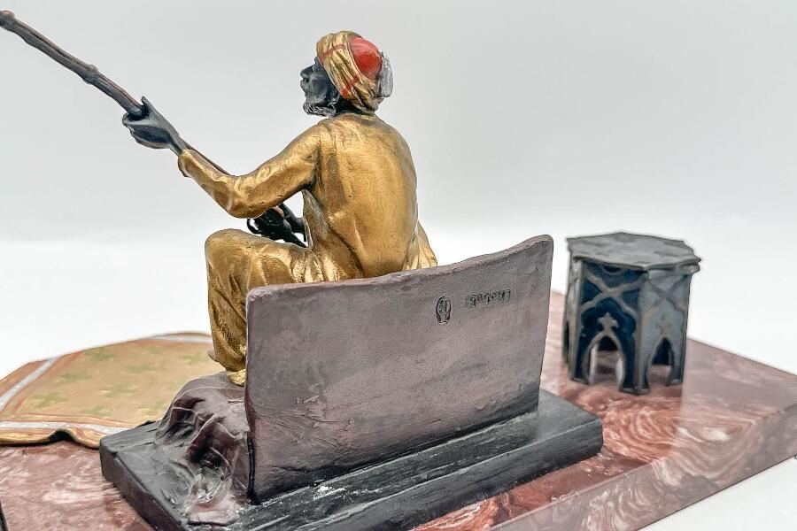Alle Dekorationen: Orientalische Figur auf Marmorsockel – Gebraucht aus Altdorf UR von Liveo-shop 9
