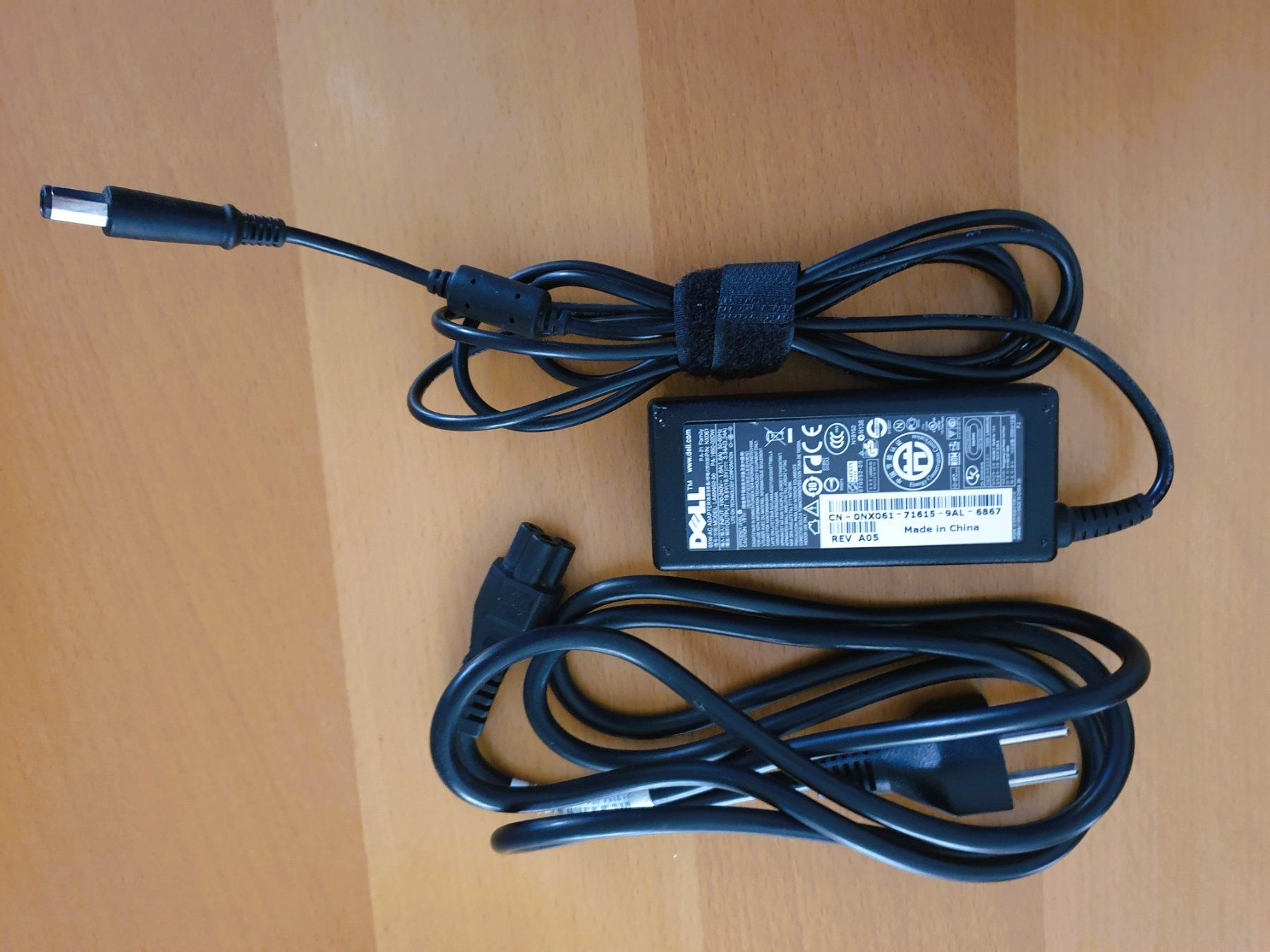 Dell Caricabatterie: ORIGINAL DELL ADAPTER 65W / DELL  LADEGERÄT 65W – Usato da Brüttisellen venduto da Nighttrain 3