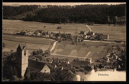 Pieterlen, Panorama mit Kirche und Dorf