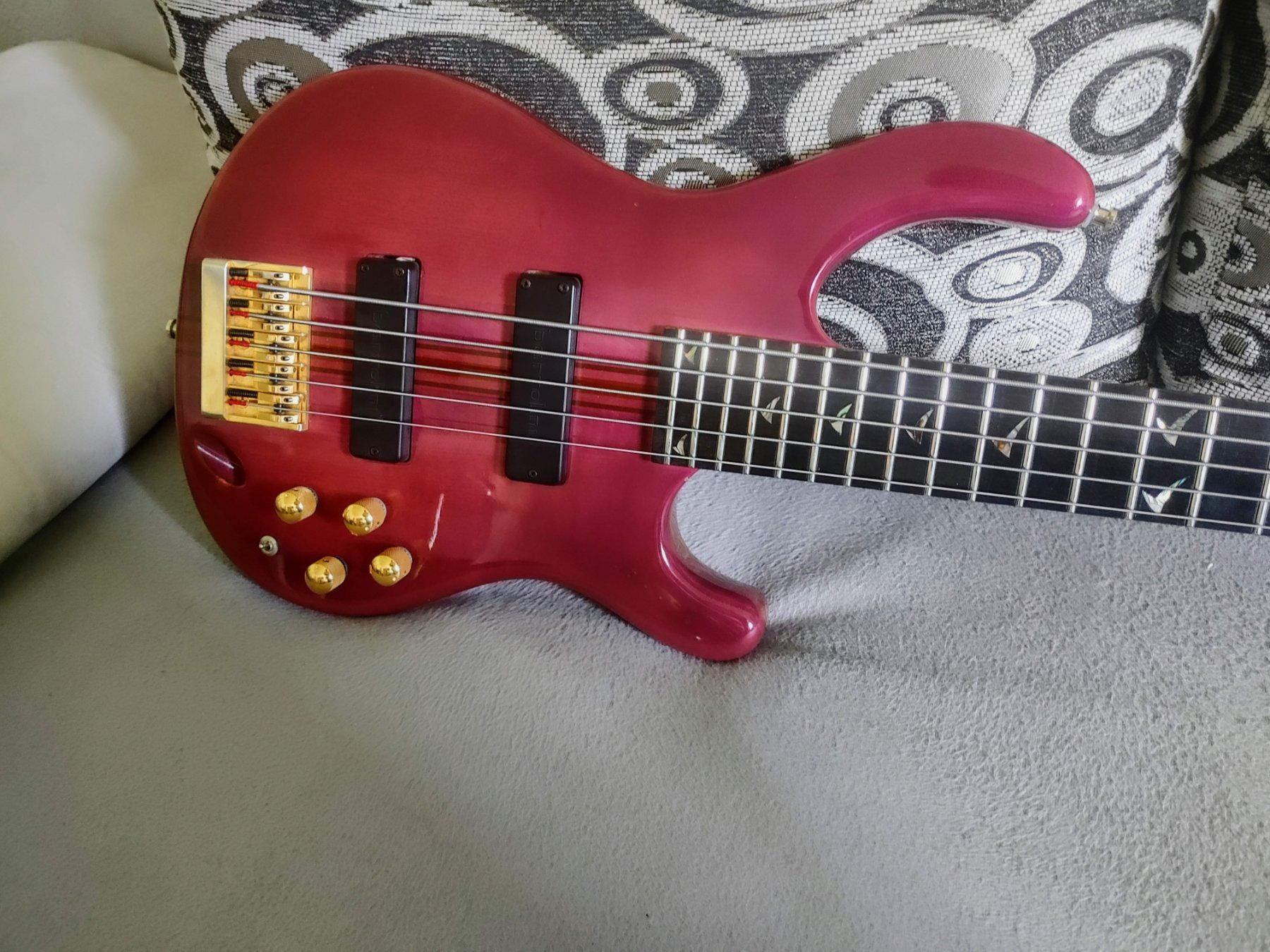 Strumenti musicali: Neuser Courage 5 Bass – Usato da Pratteln venduto da dado1972 7