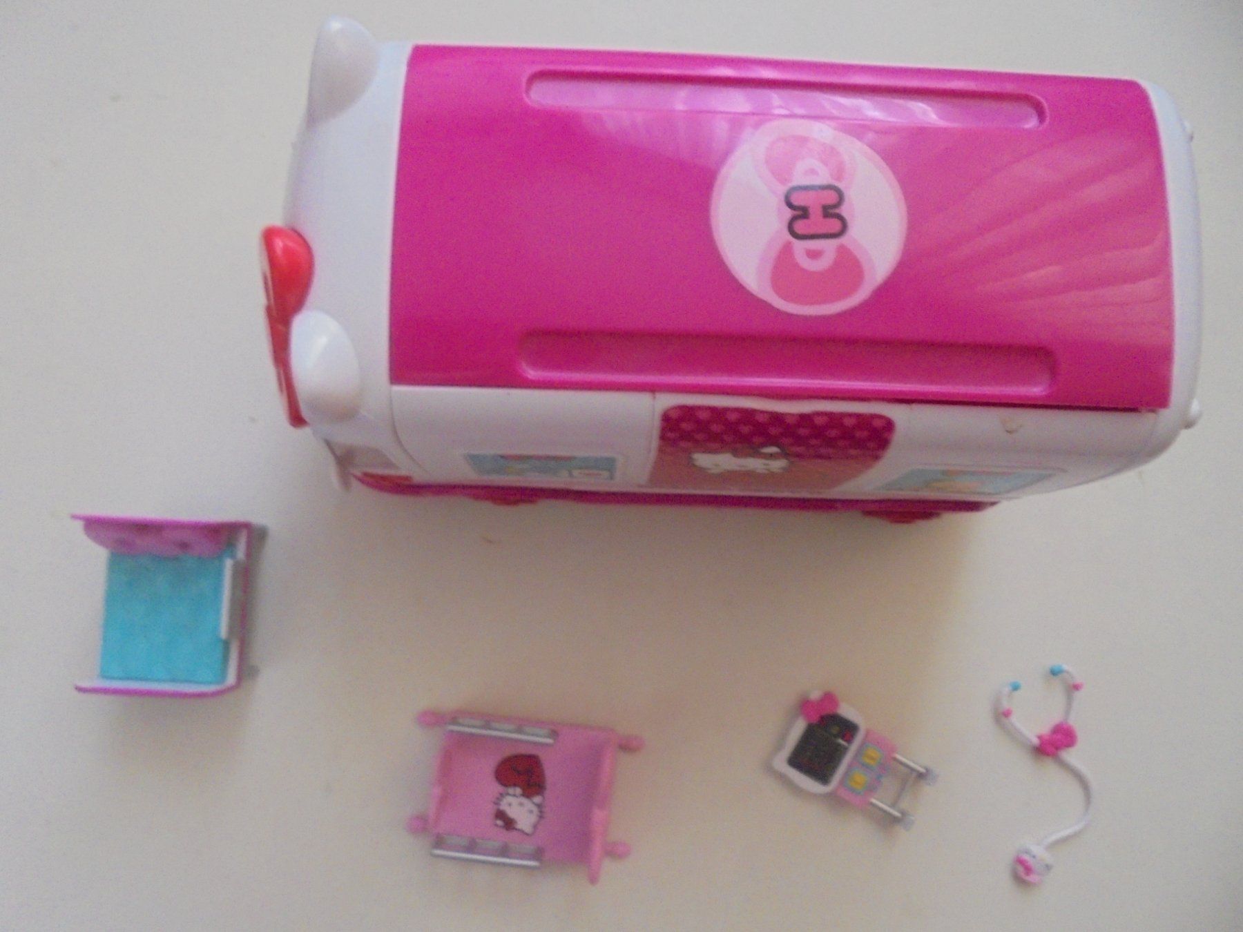Hello Kitty Giocattoli: camping car / Wohnmobil " Hello Kitty " – Usato da Eclépens venduto da Consuelo 1