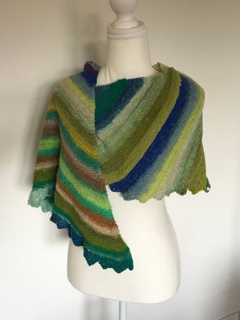 Drachenschwanz Tuch - handgestrickt aus NORO Tayo mit Seide