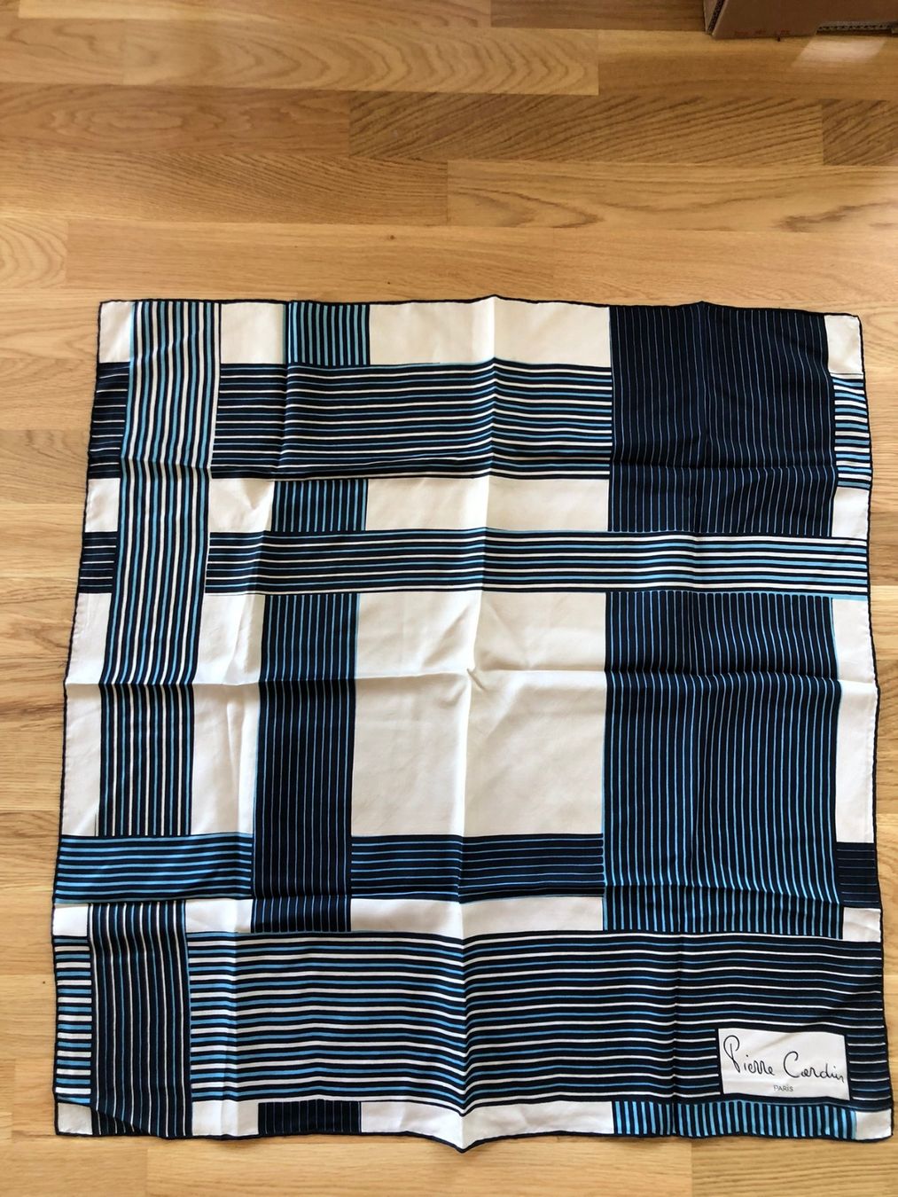 Pierre Cardin Foulard & Sciarpe: Foulard Pierre Cardin – Usato da Genève venduto da ktr_nf66 1