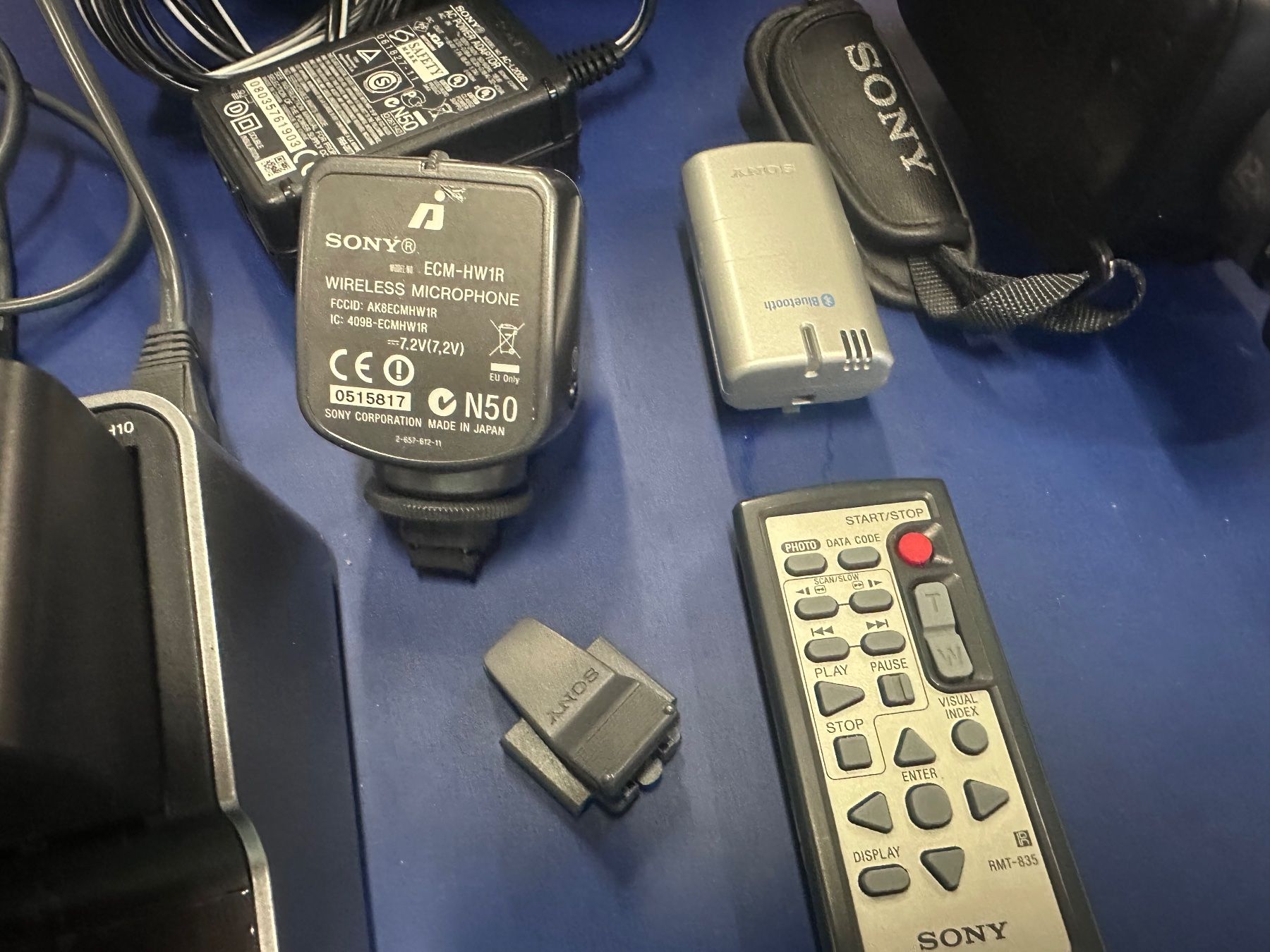 Sony Camcorder: Sony HD AVCHD Kamera mit Zubehör – Gebraucht aus Strengelbach von  2