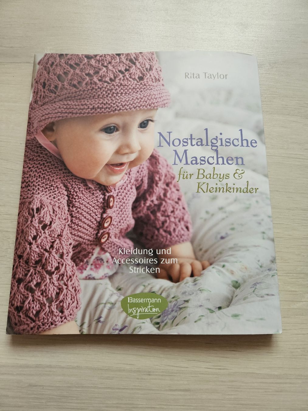 Libri: Strickbuch "Nostalgische Maschen" für Babys & Kleinkinder – Nuovo (secondo la descrizione) da Steckborn venduto da suz_v2v6