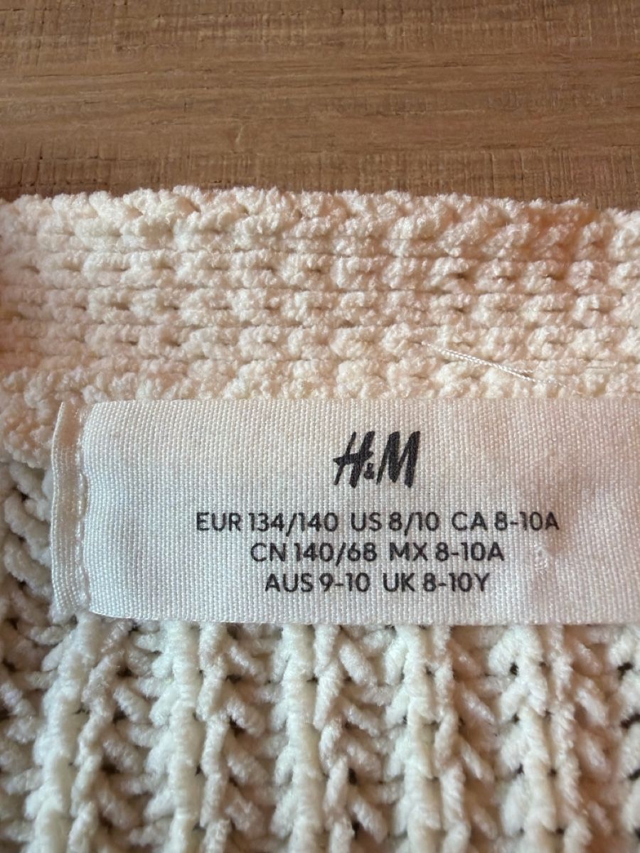 H&M Pullover & Sweatshirts: Strickjacke bunt Gr. 143/ 140 H&M – Neu (gemäss Beschreibung) aus Saanenmöser von ballerinas 2