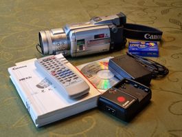 Caméscope Canon MVX3i 2.0 MP avec accessoires