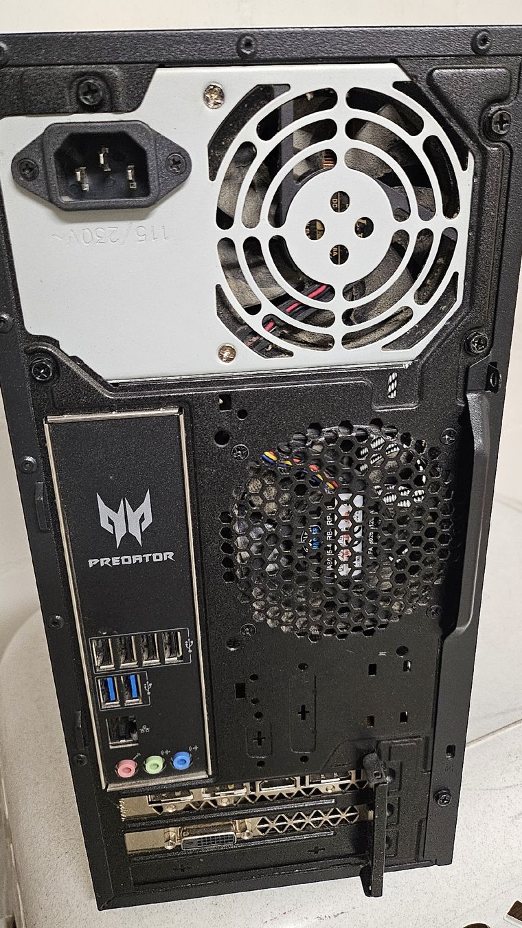 Acer PC: Gaming PC Acer Predator Orion 3000 Intel Core i7  – Usato da Bülach venduto da ane_yn2b 6