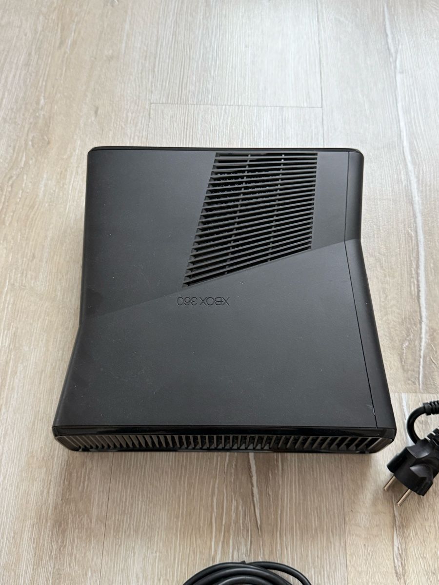 Microsoft Console: XBOX 360 Set inkl. Lenrad – Usato da Rickenbach ZH venduto da Pyro_Iced 3