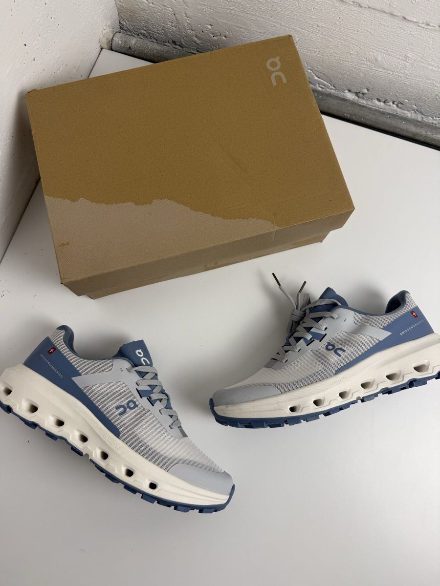 On Chaussures hommes: On Cloud Sneaker grau blau neu mit Originalkarton – Neuf avec emballage d'origine à Luzern par kim221080