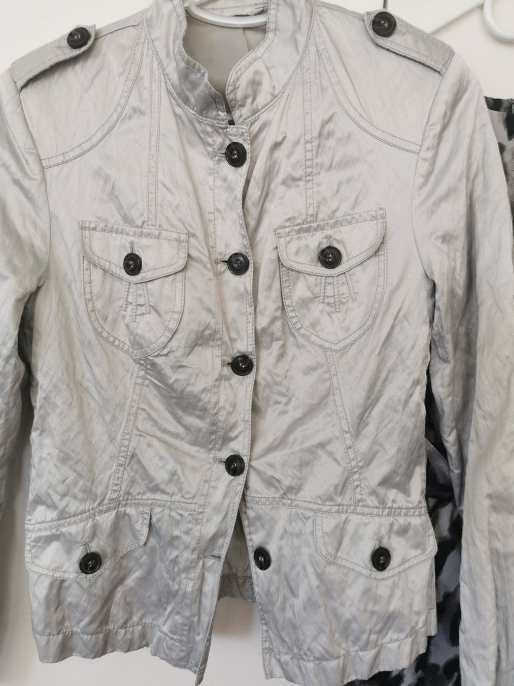 Giacche: BLAZER GR. 36, NEU, SILBER, SATIN – Nuovo (secondo la descrizione) da Erlenbach ZH venduto da alisamilana 1