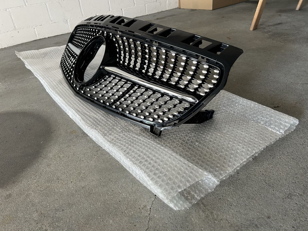 Mercedes-Benz Tutti pezzi di ricambio auto: Frontgrill für Mercedes A Klasse Typ W176 – Nuovo (secondo la descrizione) da Seewen SZ venduto da A45-AMG 2