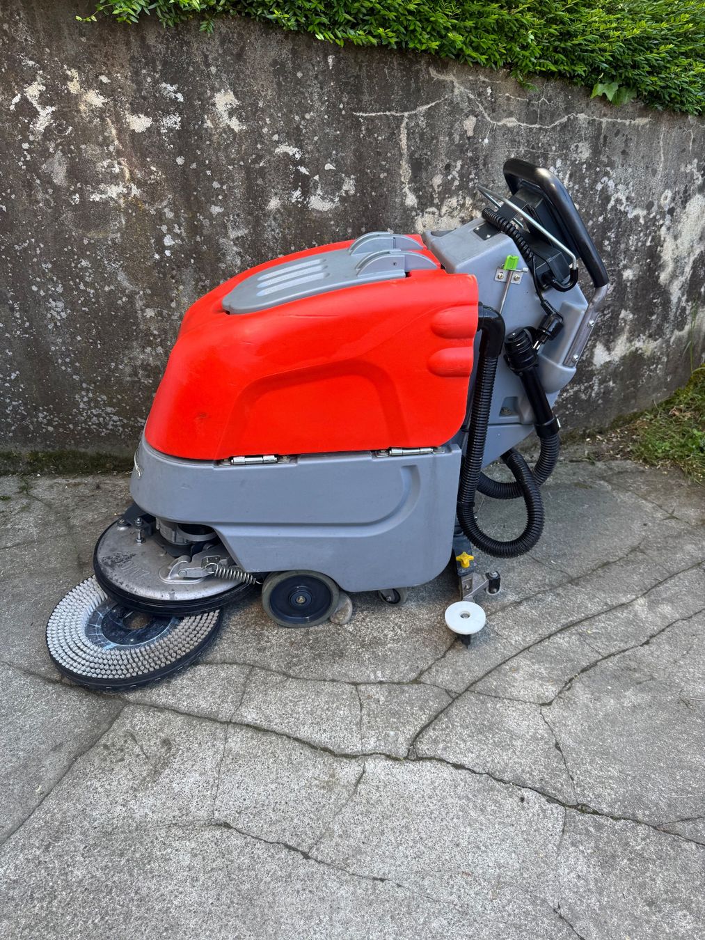Tutte le macchine: Hakomtic B30 Scheuersaugmaschine ( wetrok cleanfix) – Usato da Brugg venduto da Vwtiguan1-