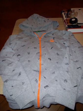 Tolle Benetton Hoodie, Gr13-14 Jahre oder Grösse 170).