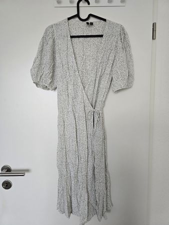 Wickel-Kleid von Vero Moda, Gr. XS, grün und weiss geblümt