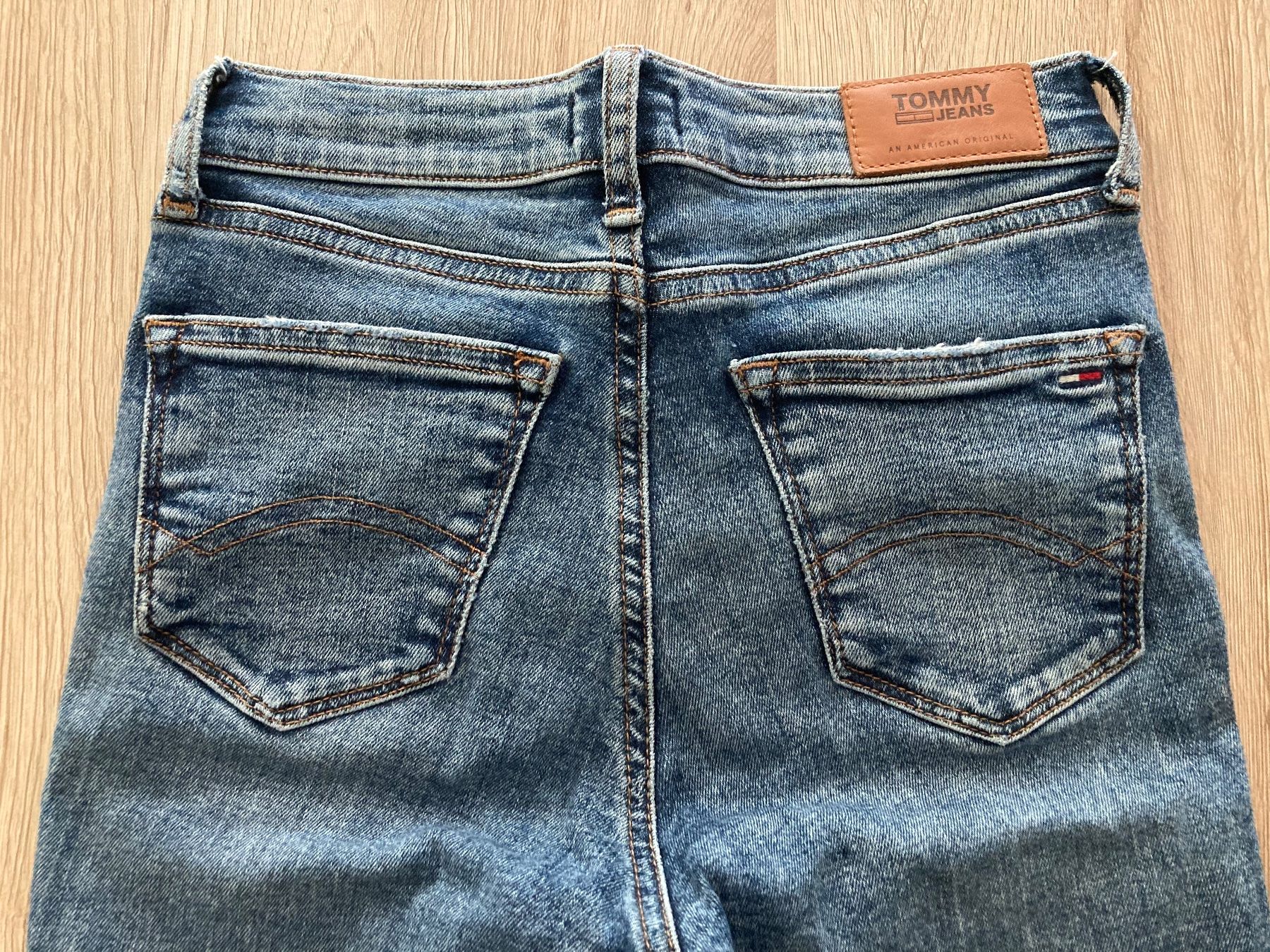 Tommy Hilfiger Jeans: Tommy Jeans 24/32 – Gebraucht aus Meikirch von Hilfe_Waisentiere 1