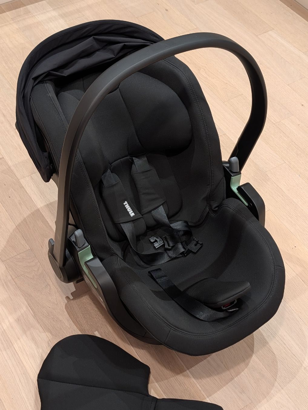 Sièges auto: Thule Maple Infant Car Seat – D'occasion à Zürich par Vassap 1