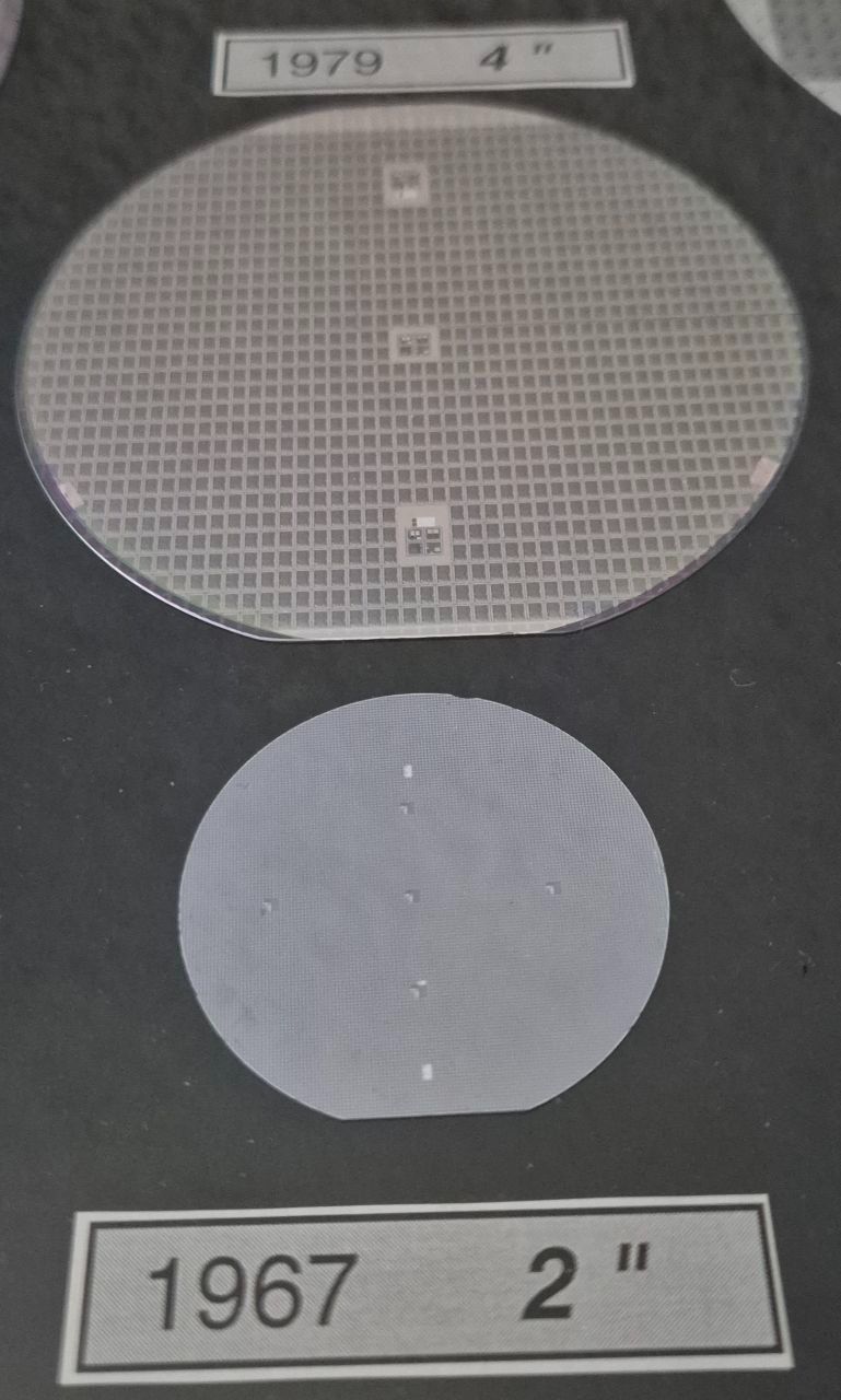 Cornici: Halbleiter Sammlung, alle Wafergrössen vom letzten Millenium – Usato da Oberrieden venduto da micy 3