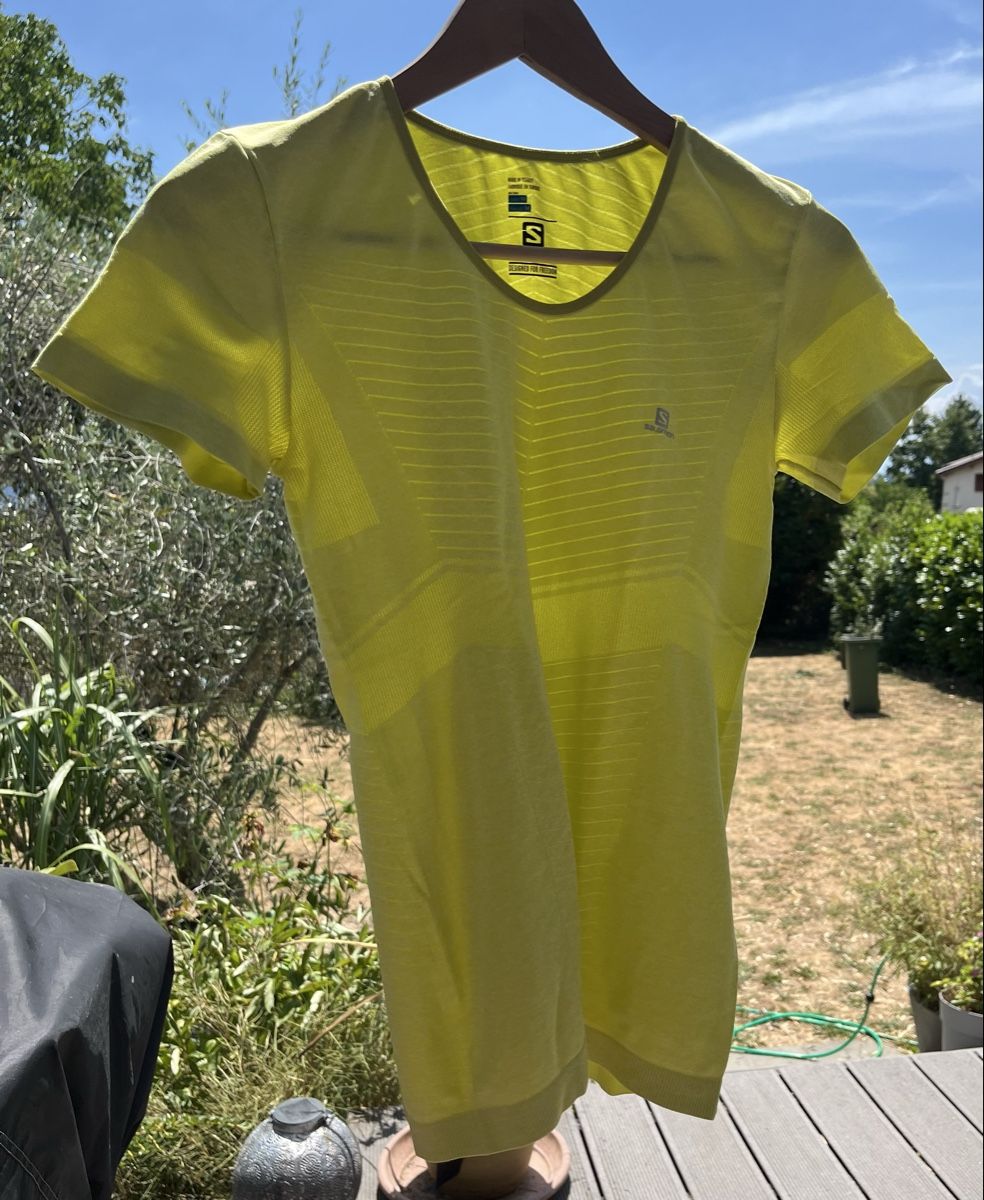 Salomon T-shirt: Tee-shirts sport  – Usato da La Neuveville venduto da VivreLibre