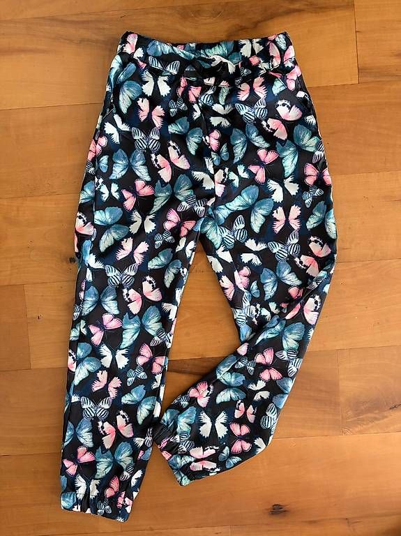H&M Kleiderpakete & -sets: Mädchenkleider / Sommerkleider SET Gr. 122 – Gebraucht aus Dietlikon von Pmt_zh 2