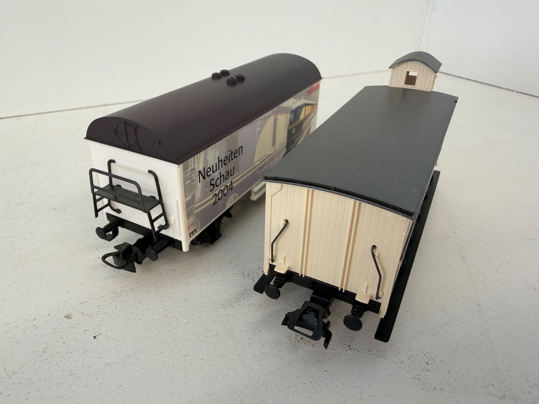 Märklin Modellini di ferrovie: Märklin 94230, 48921 Güterwagen DB gedeckte Wagen – Usato da Büsserach venduto da ModellbahnDepot 4