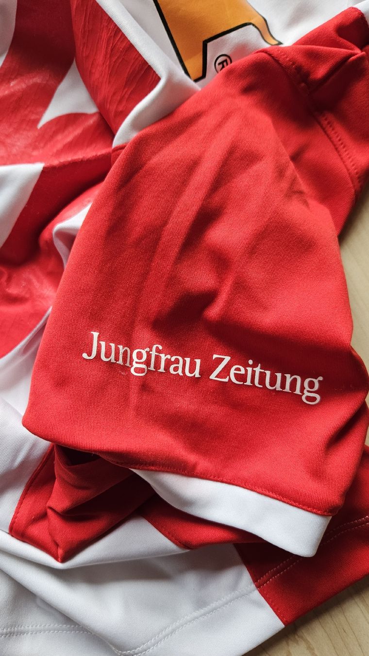 FC Thun Canottiere & Pantaloni: Trikot FC Thun, Grösse M – Usato da Schwanden Sigrisw venduto da Pumuckel27 4
