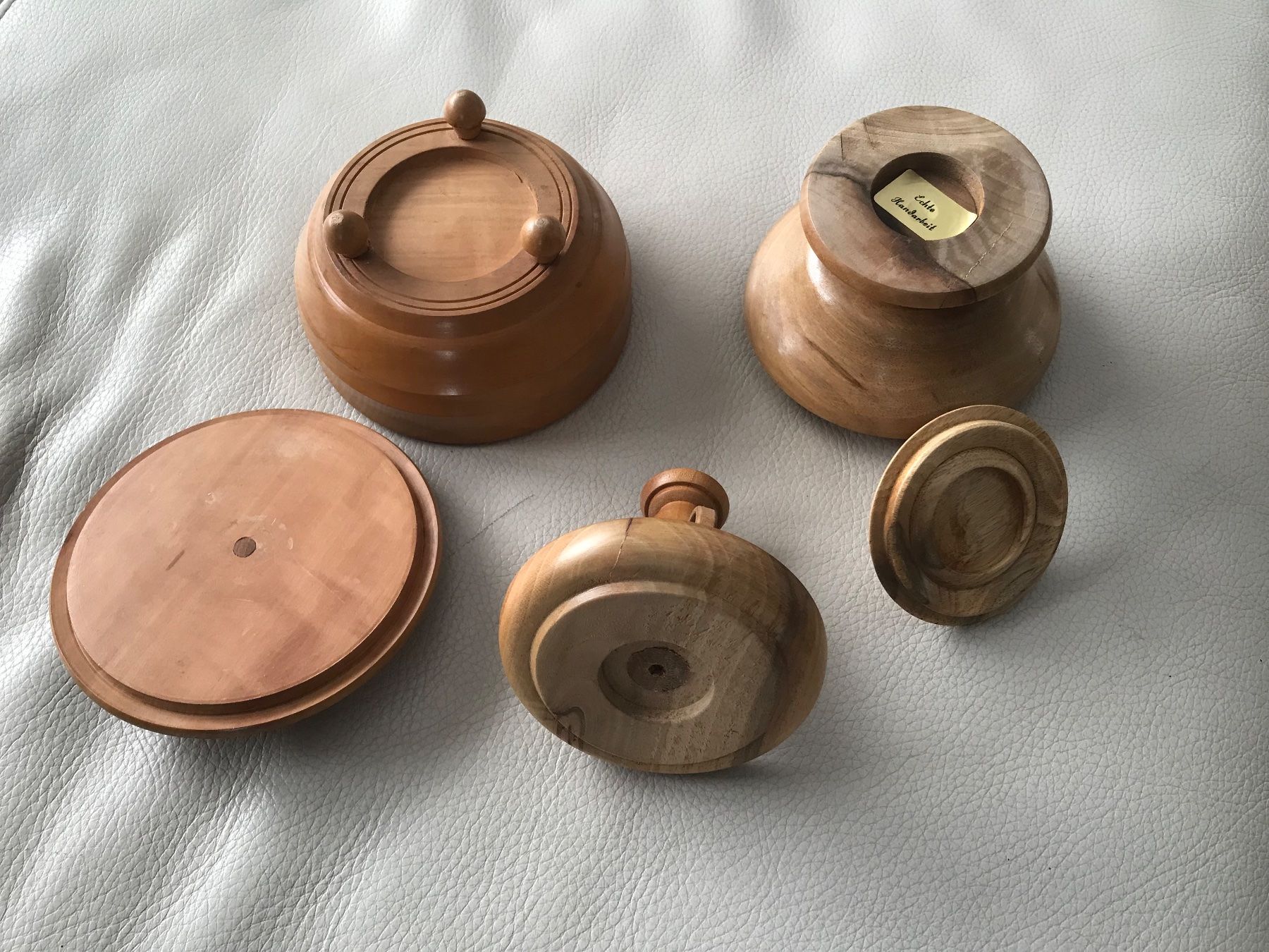 Toutes les décorations: Holz-Set: Dose, Schale mit Deckel und Kerzenständer – D'occasion à Hittnau par Noppi 4