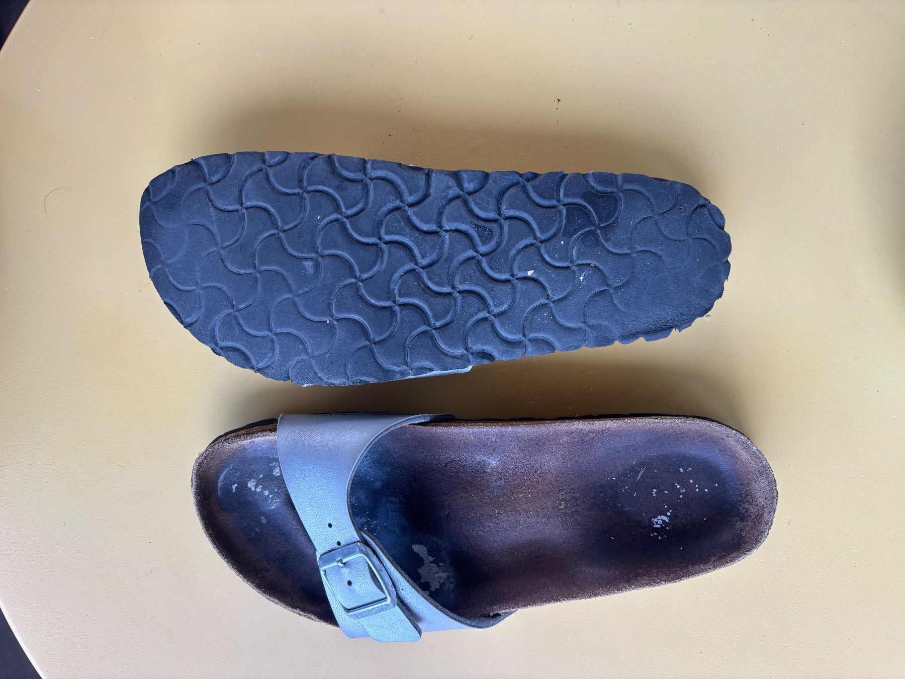 Birkenstock Scarpe da donna: Birkenstock Sandalen Silber – Usato da Zürich venduto da houseplantclub 1