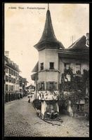 Thun, Freienhofgasse mit Turm-Eckhaus un