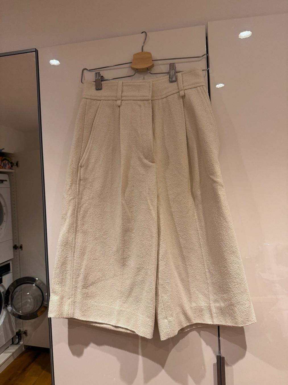 Cos Pantaloni: COS short trousers 34 – Usato da Zürich venduto da pon_pv8m