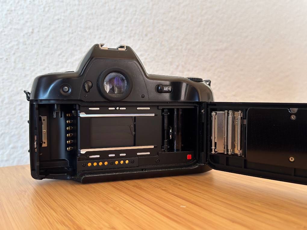 Nikon Fotocamera: Nikon F90X - Reflex film camera – Usato da Yvonand venduto da val_hdx2 2