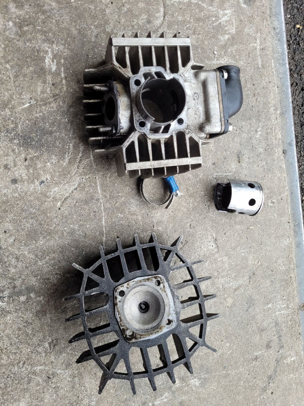 Puch Pièces pour mobylette: puch maxi rennsatz mit polini auspuff – D'occasion à rebstein par Suzukgsxr750 2