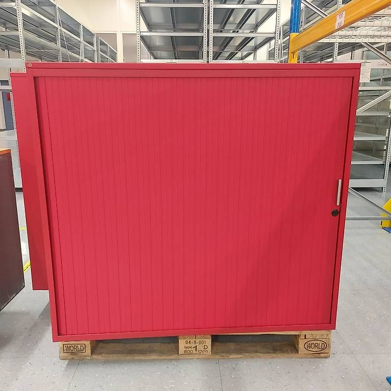 Armoires: Rolladenschrank / Barmöbel – D'occasion à Bärau par Lehmann3552