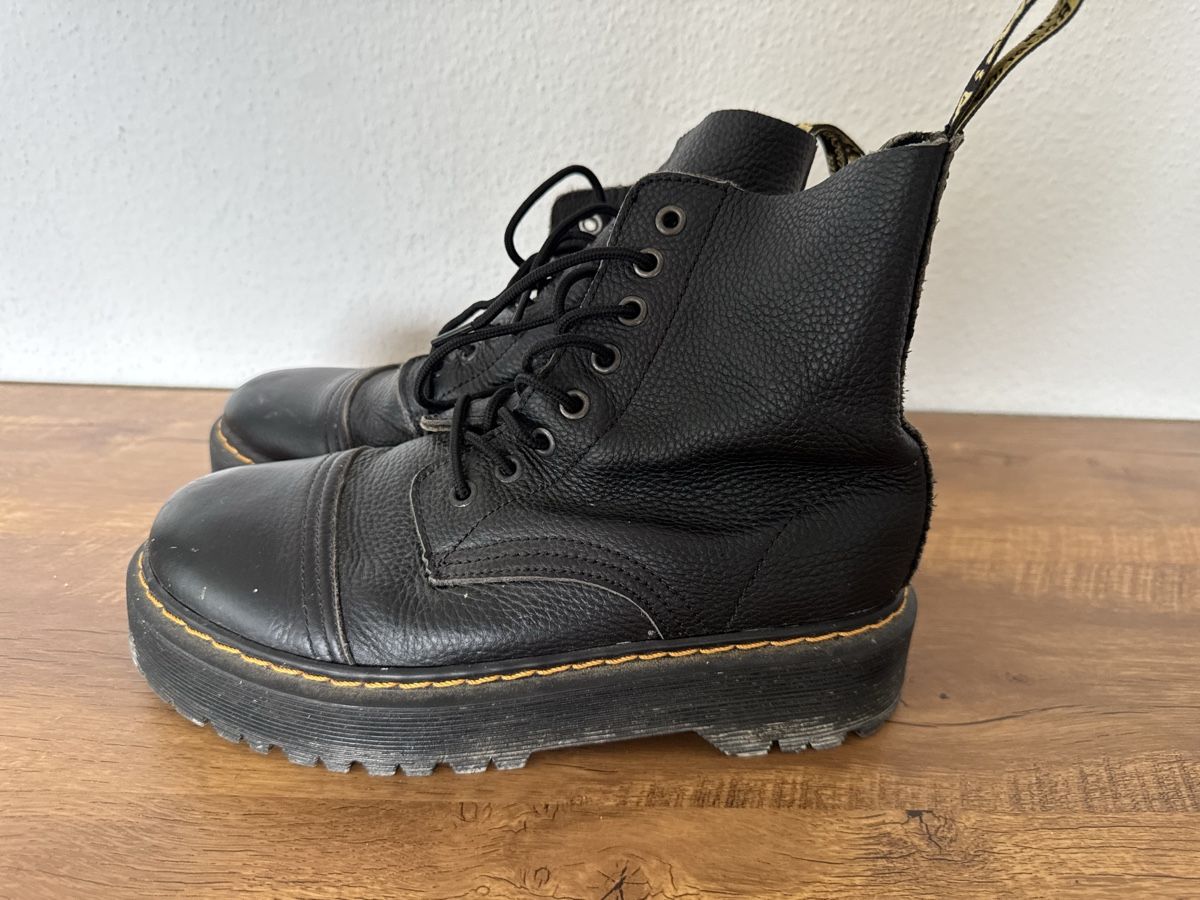 Dr. Martens Scarpe da donna: Doc Martens - Bottes en cuir noir, taille 40, – Usato da Brügg BE venduto da Goob 4