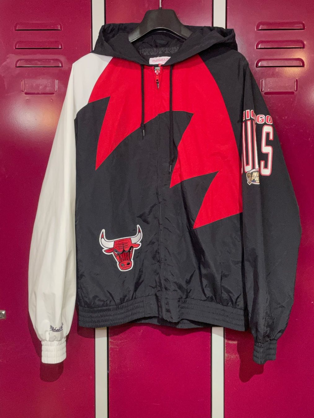 Mitchell & Ness Jacken: MITCHELL & NESS CHICAGO BULLS WINDBREAKER JACKET SZ: M – Gebraucht aus Cortaillod von Stay_Alive_vintage