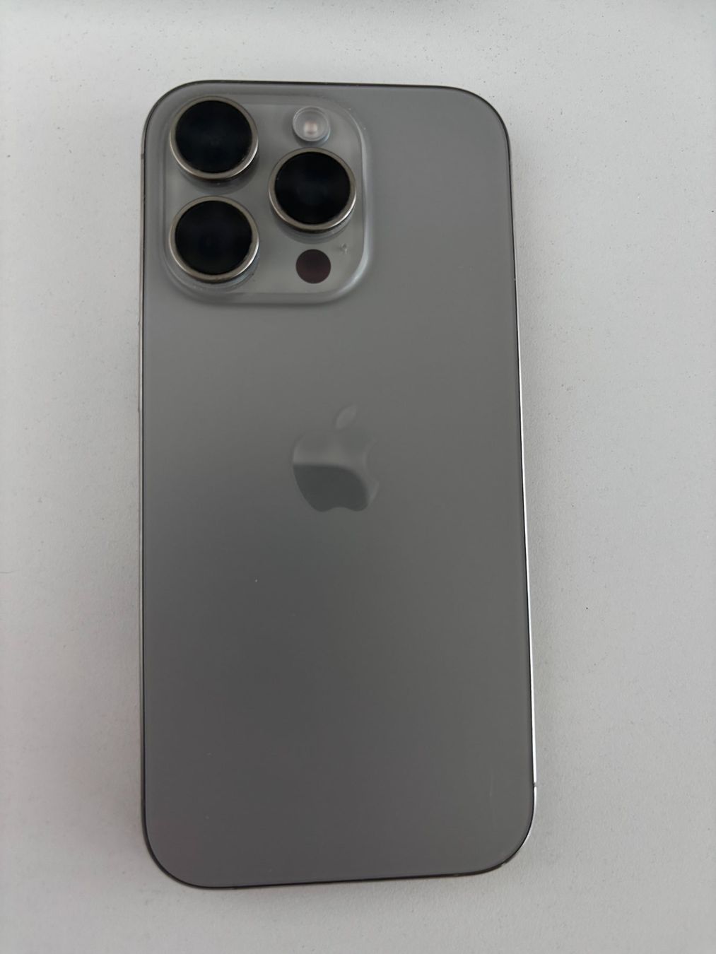 Apple Portables: Iphone 16 Pro – D'occasion à Basel par lau_7lkr