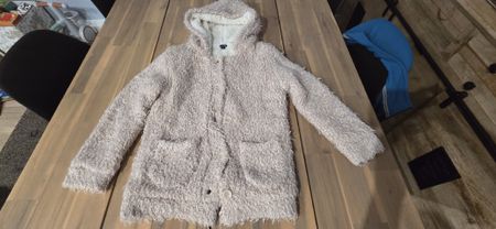 Fleece-Mantel, Marke Kiabi. Für Mädchen im Alter von 8 Jahr