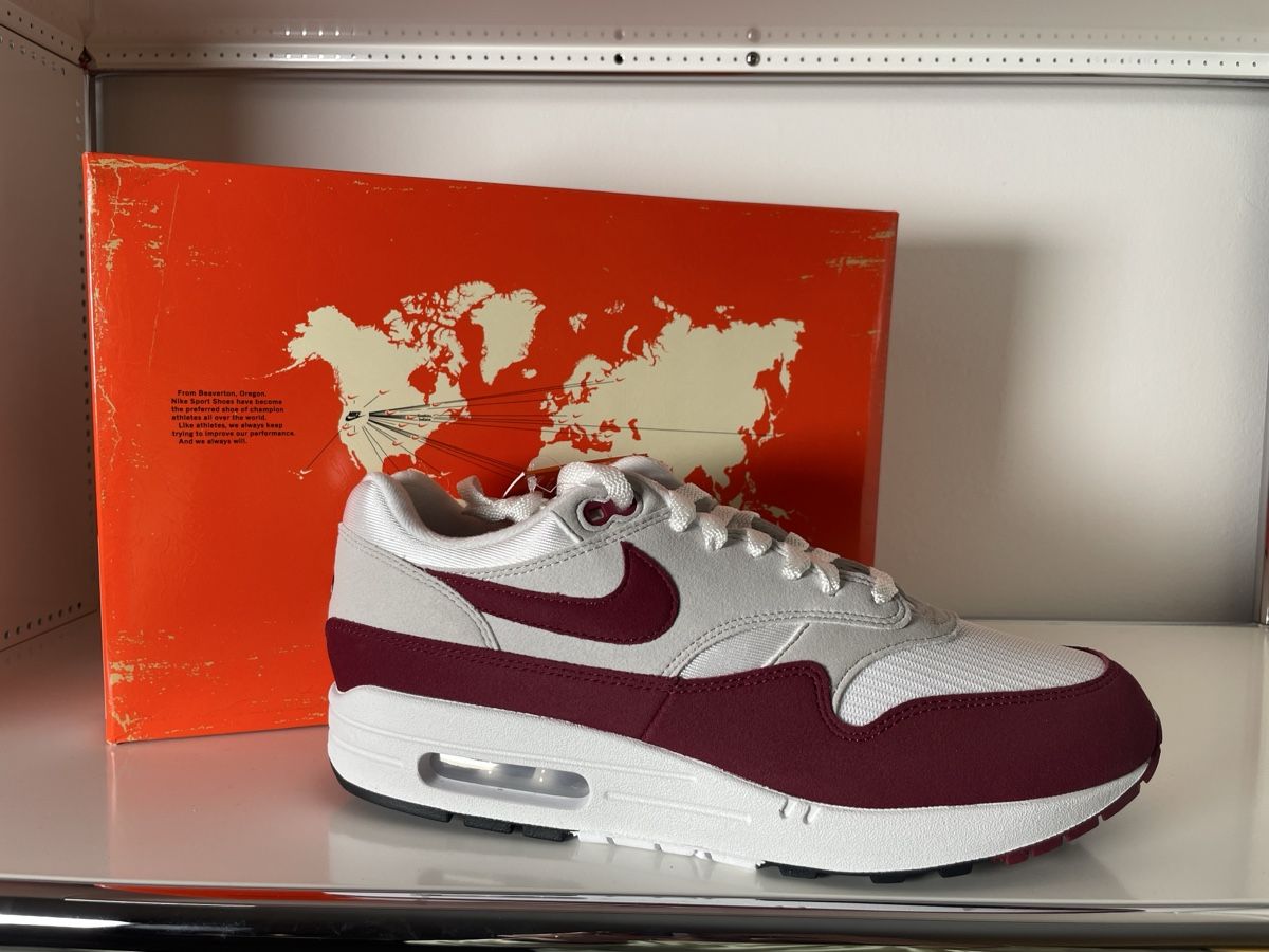Nike Scarpe da uomo: Stranger Things Air Max 1 / eu44 – Nuovo e nell'imballaggio originale da Wittenbach venduto da therealmoonstone 1