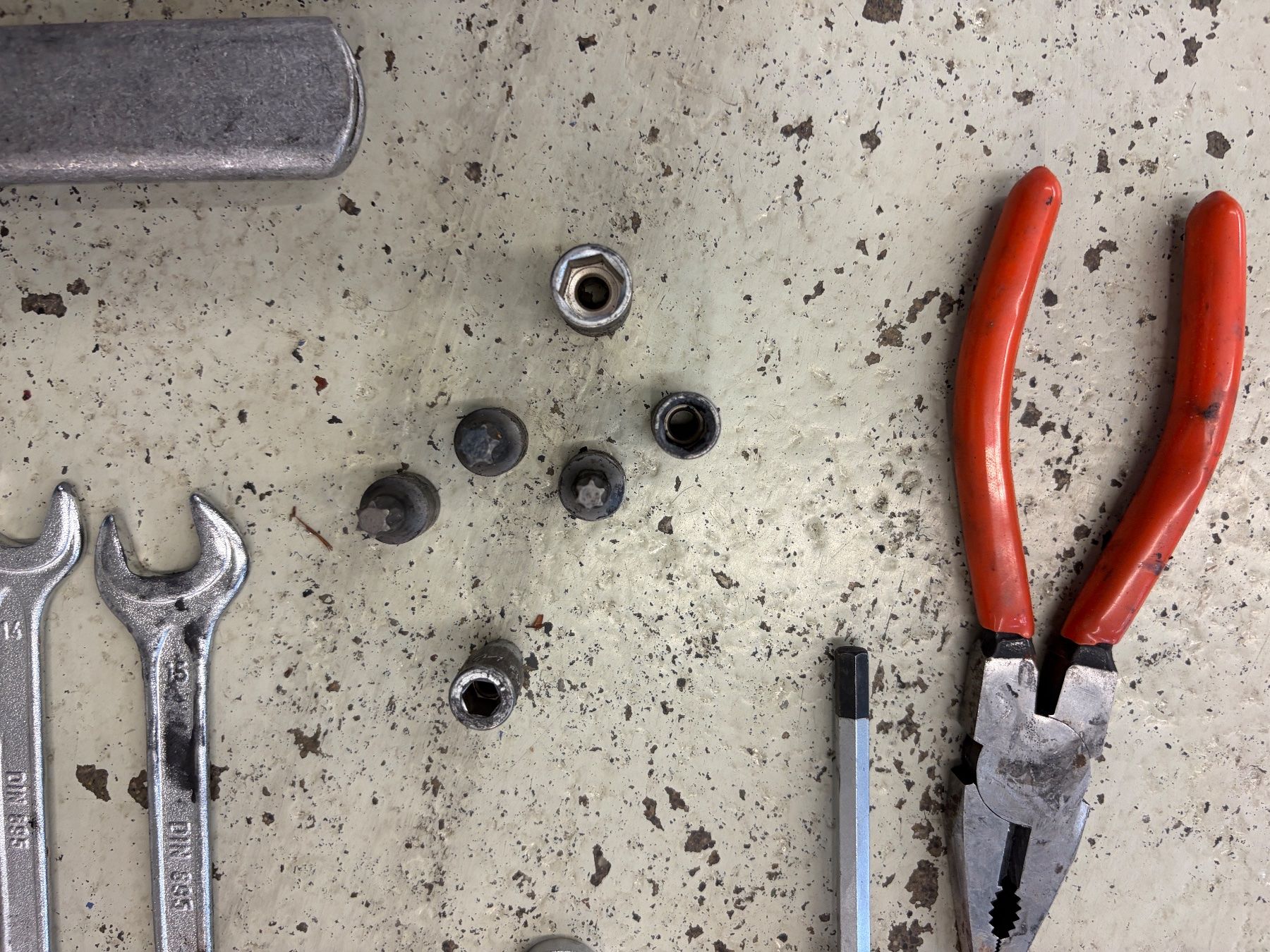 KTM Tous les outils: Bordwerkzeug KTM – D'occasion à Neuhausen par Jeff. 1
