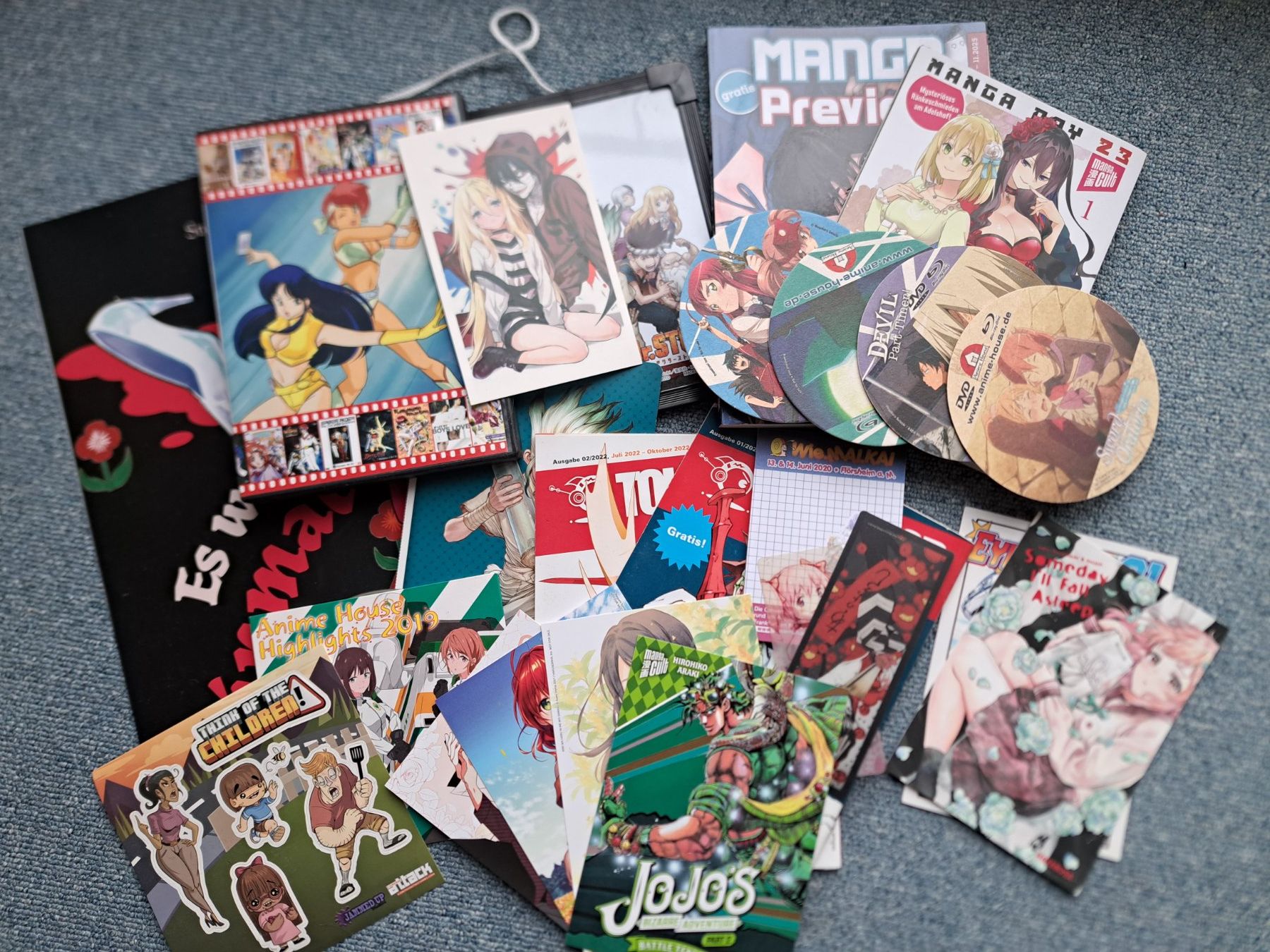 Comics: Manga/Anime Merchandise Set Extras DVD Poster Postkarten – Gebraucht aus Killwangen von KIANA08