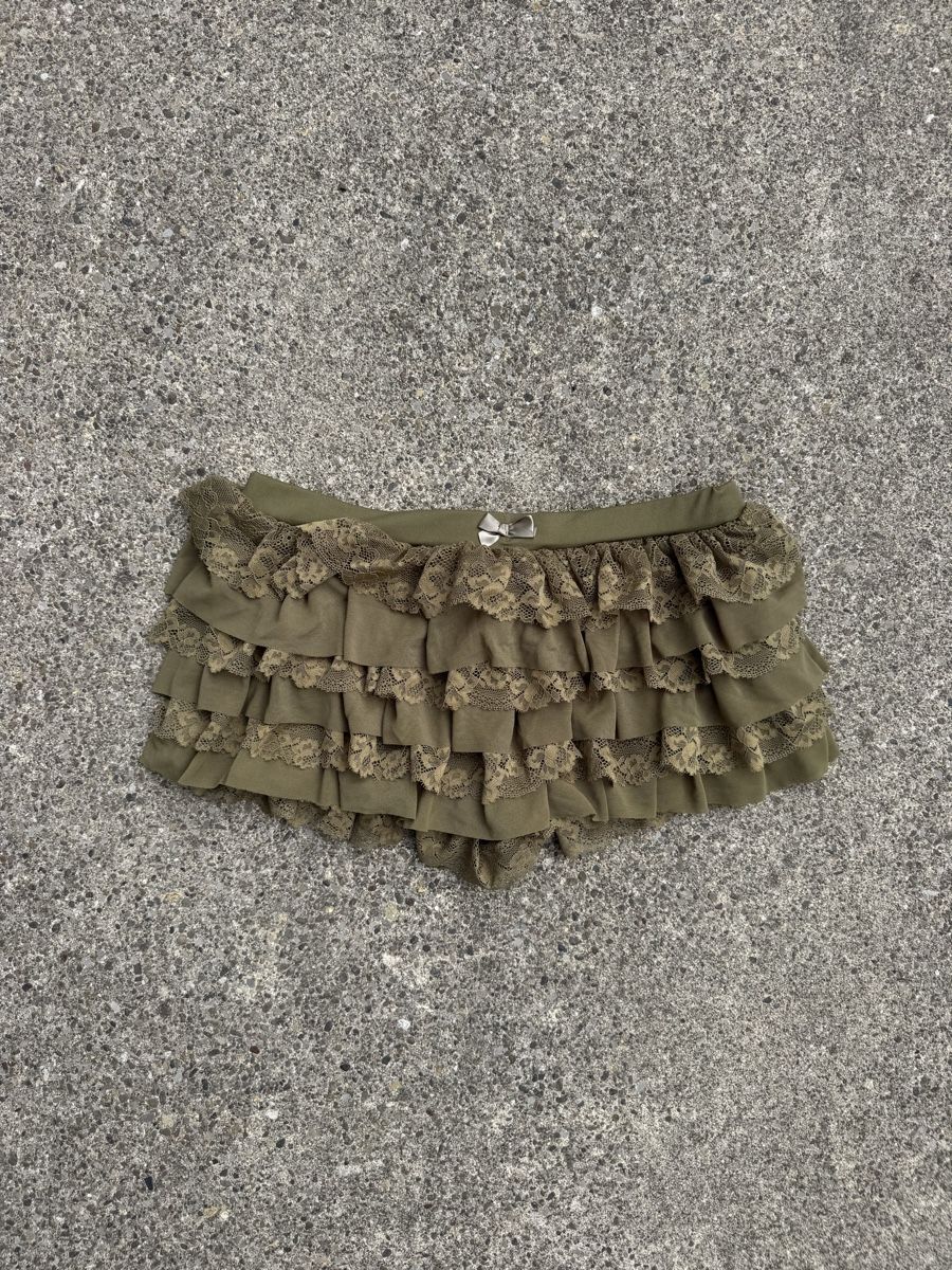 Shein Pantaloni: Khaki Ruffle Shorts S New – Nuovo e nell'imballaggio originale da Effretikon venduto da syrrrrre 4