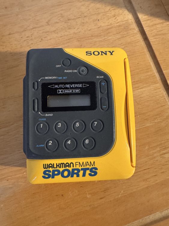 Sony Walkman Sports – Radio AM/FM – Testé Fonctionnel – Occasion (lire Description)