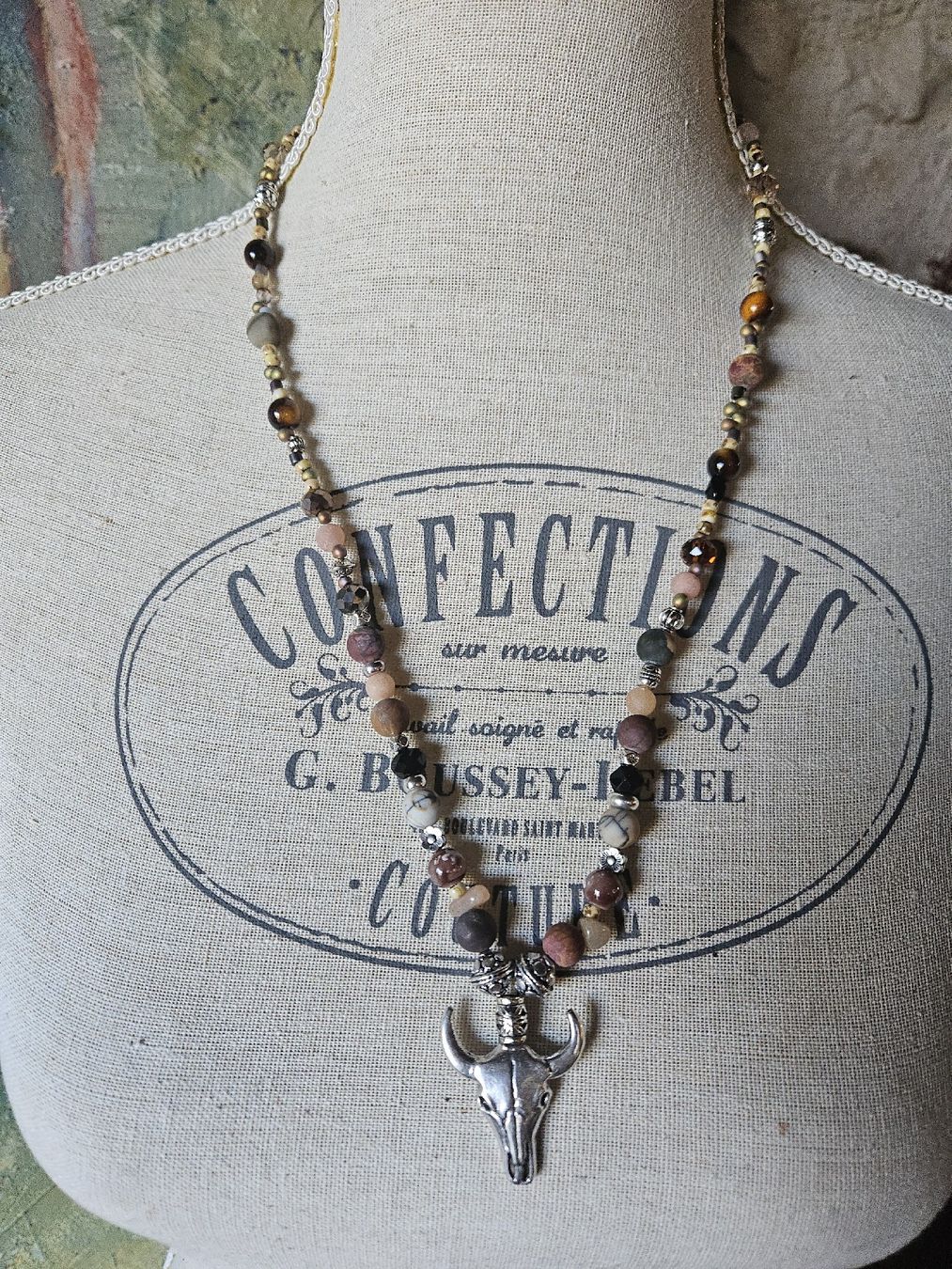 Catenine: collier tête de buffle perles brunes – Nuovo e nell'imballaggio originale da Thônex venduto da lacomtessedesfees