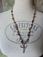 collier tête de buffle perles brunes