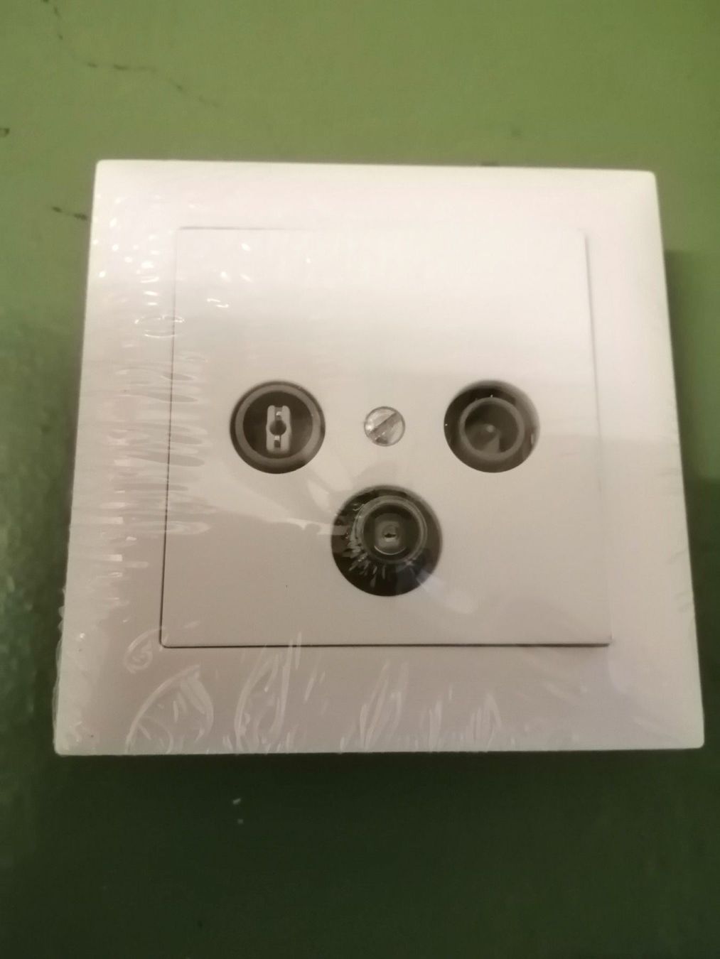 Spine: UP  TV Steckdose – Nuovo e nell'imballaggio originale da Buchs SG venduto da Spidy999